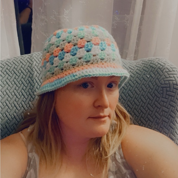 Meet your Posher, Heather - Picture 1 of 1